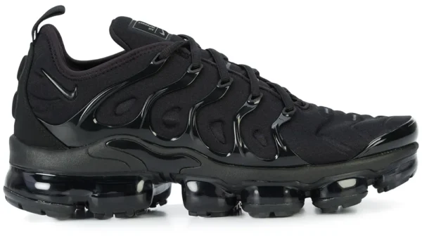 nikee vapormax plus triple black