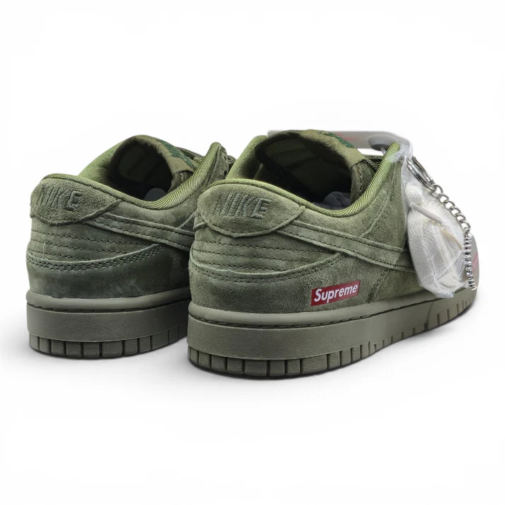NIKE SB DUNK LOW OLIVE X SUPREME - Image 2
