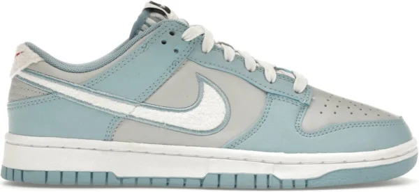 NIKE SB DUNK LOW FLEECE SWOOSH LIGHT BLUE